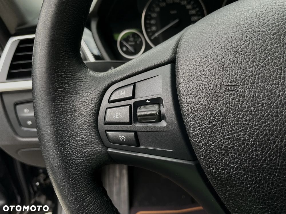 BMW Seria 3 320d Touring Advantage - 22