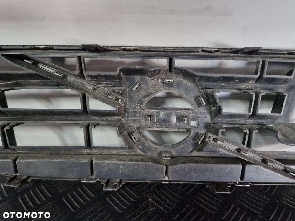 ATRAPA GRILL RADAR  VOLVO V40II 12-16R  31301892 - 7