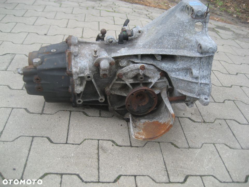 audi 100 c3 benzyna skrzynia biegów 4 biegowa symbol XR - 8