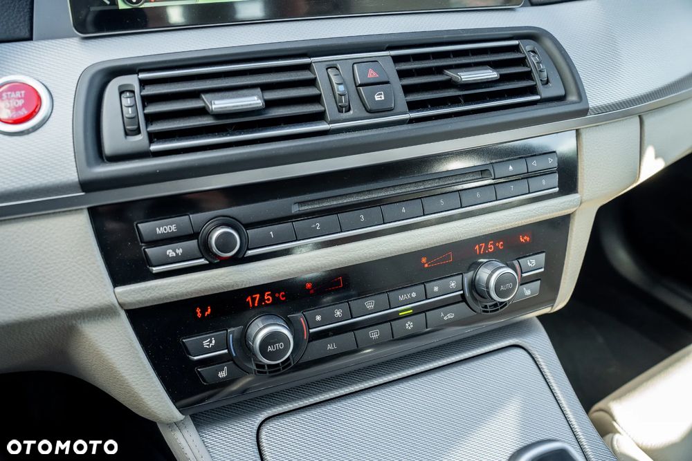 BMW Seria 5 528i Sport-Aut - 33