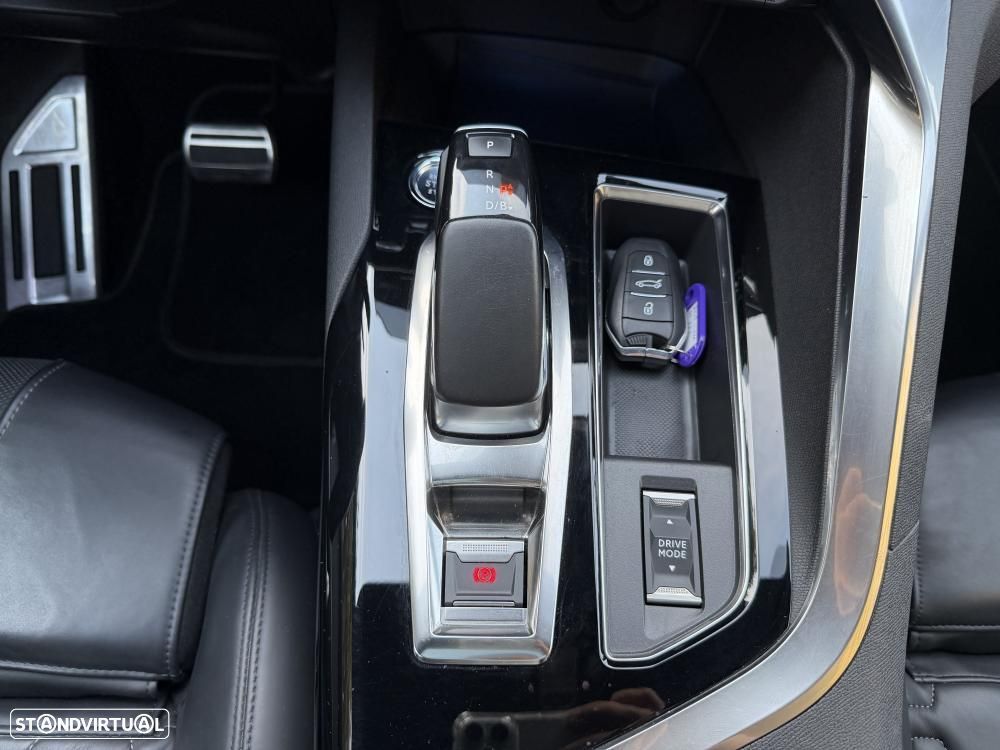 Peugeot 3008 1.6 Hybrid GT Pack e-EAT8 - 31