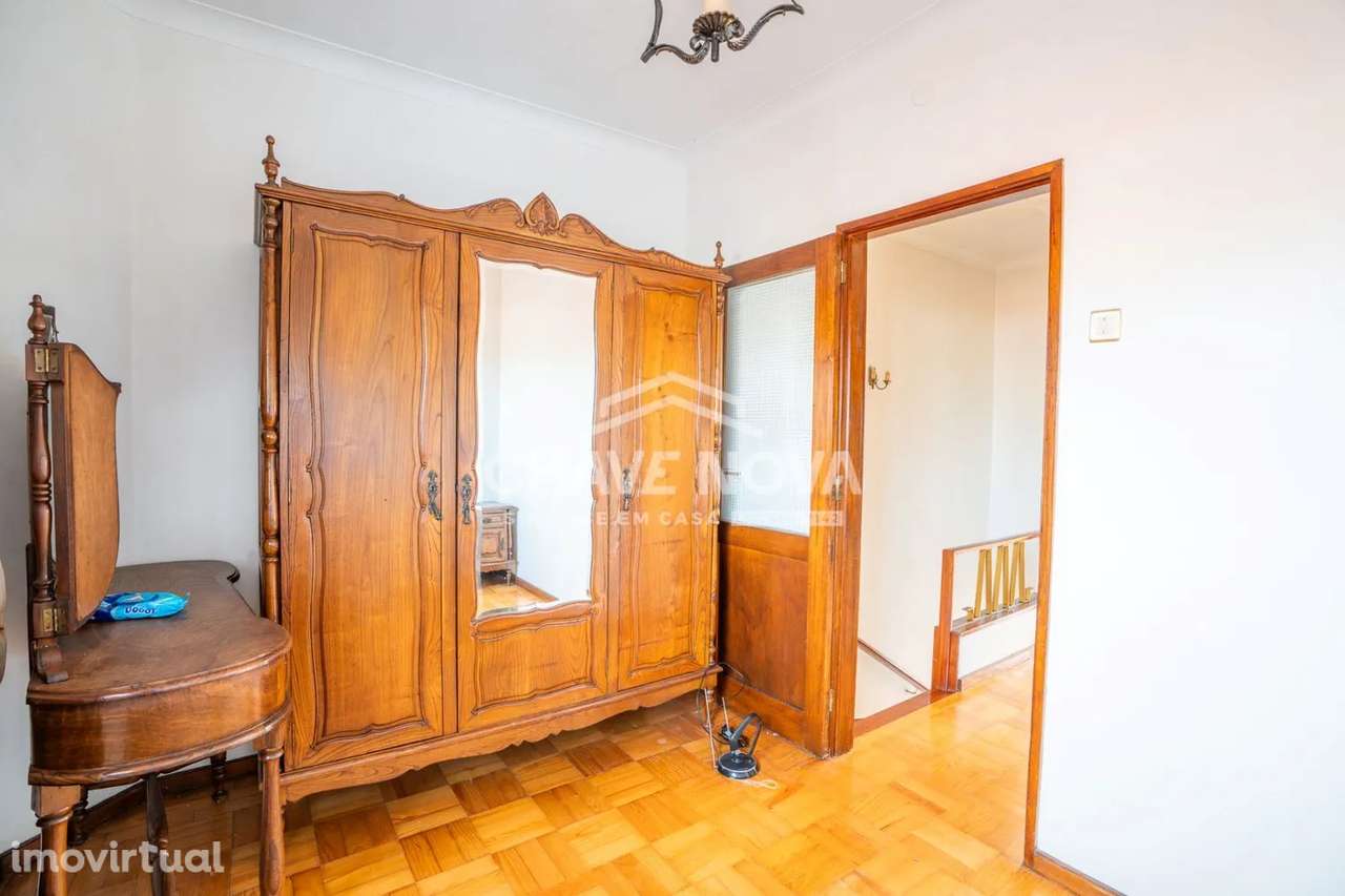 Moradia T2 com 2 pisos a 5 minutos a pé da avenida da república - Grande imagem: 5/14