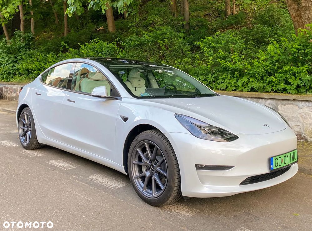 Tesla Model 3 - 5