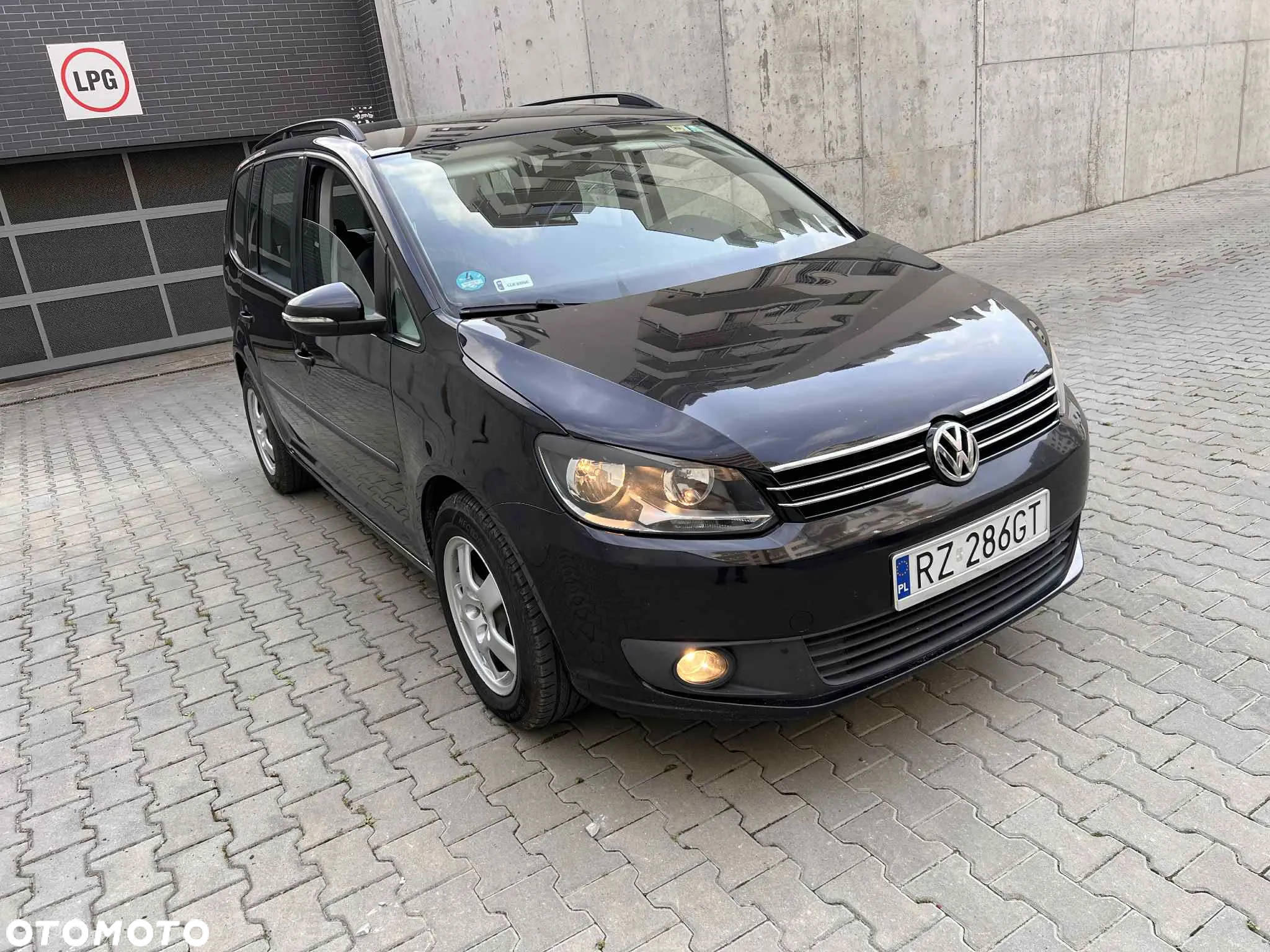 Volkswagen Touran 1.6 TDI DPF Trendline DSG - 4