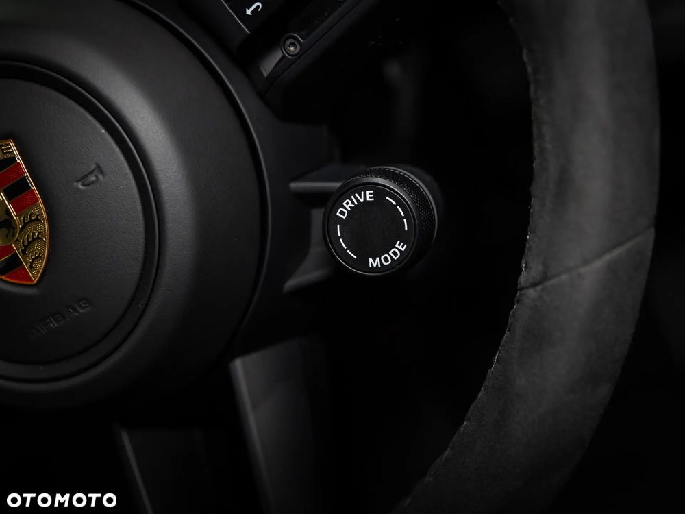 Porsche Taycan 4S - 12