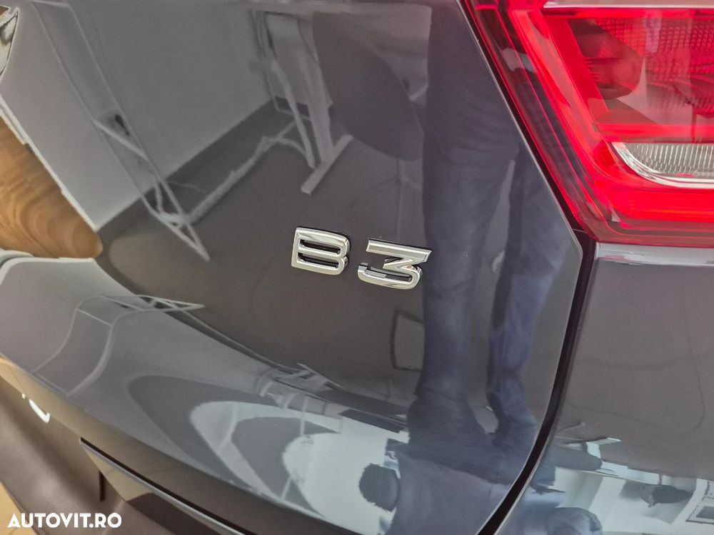 Volvo XC 40 B3 AT FWD MHEV Plus Dark - 32