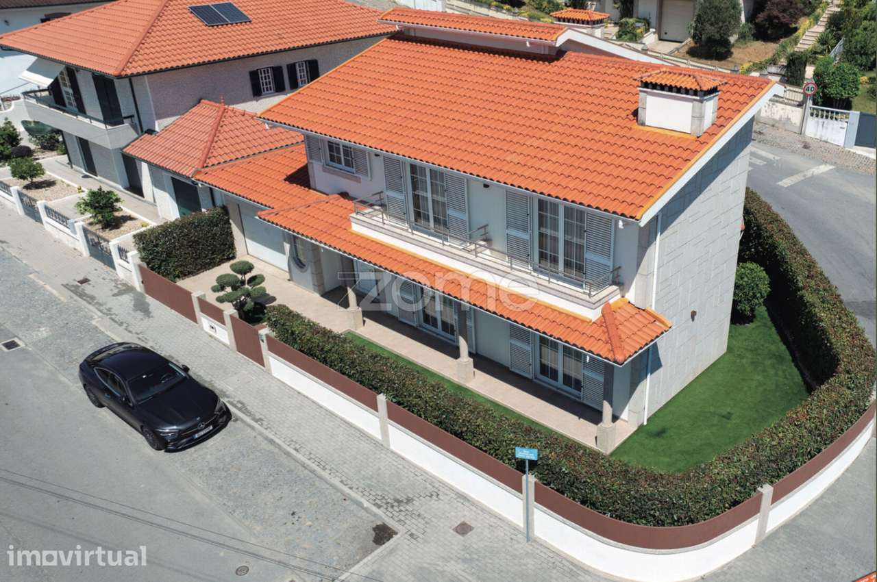 Moradia T3 (todos os quartos suite), jardim, garagem, um piso amplo. - Grande imagem: 3/60