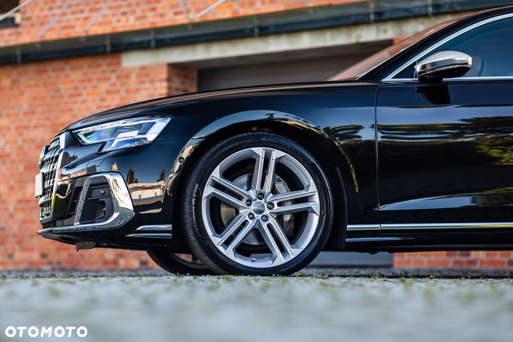 Audi A8 - 4