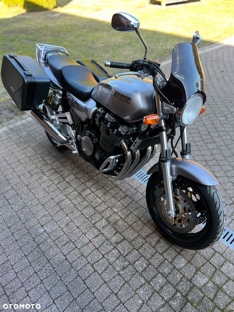Yamaha XJR - 8