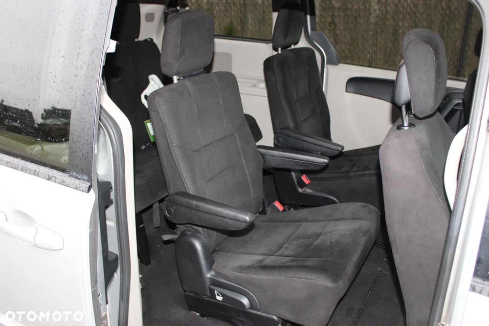 Dodge Grand Caravan 3.6 Express - 28