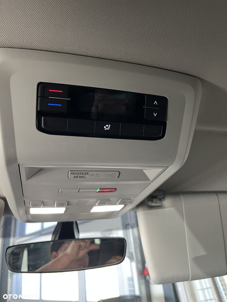 Volkswagen Multivan - 13