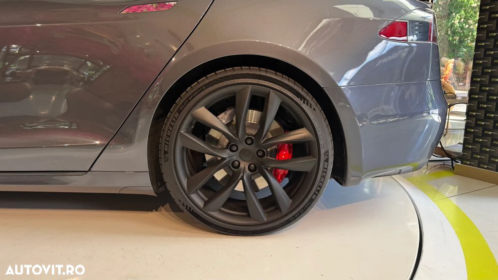 Tesla Model S Performance - 9