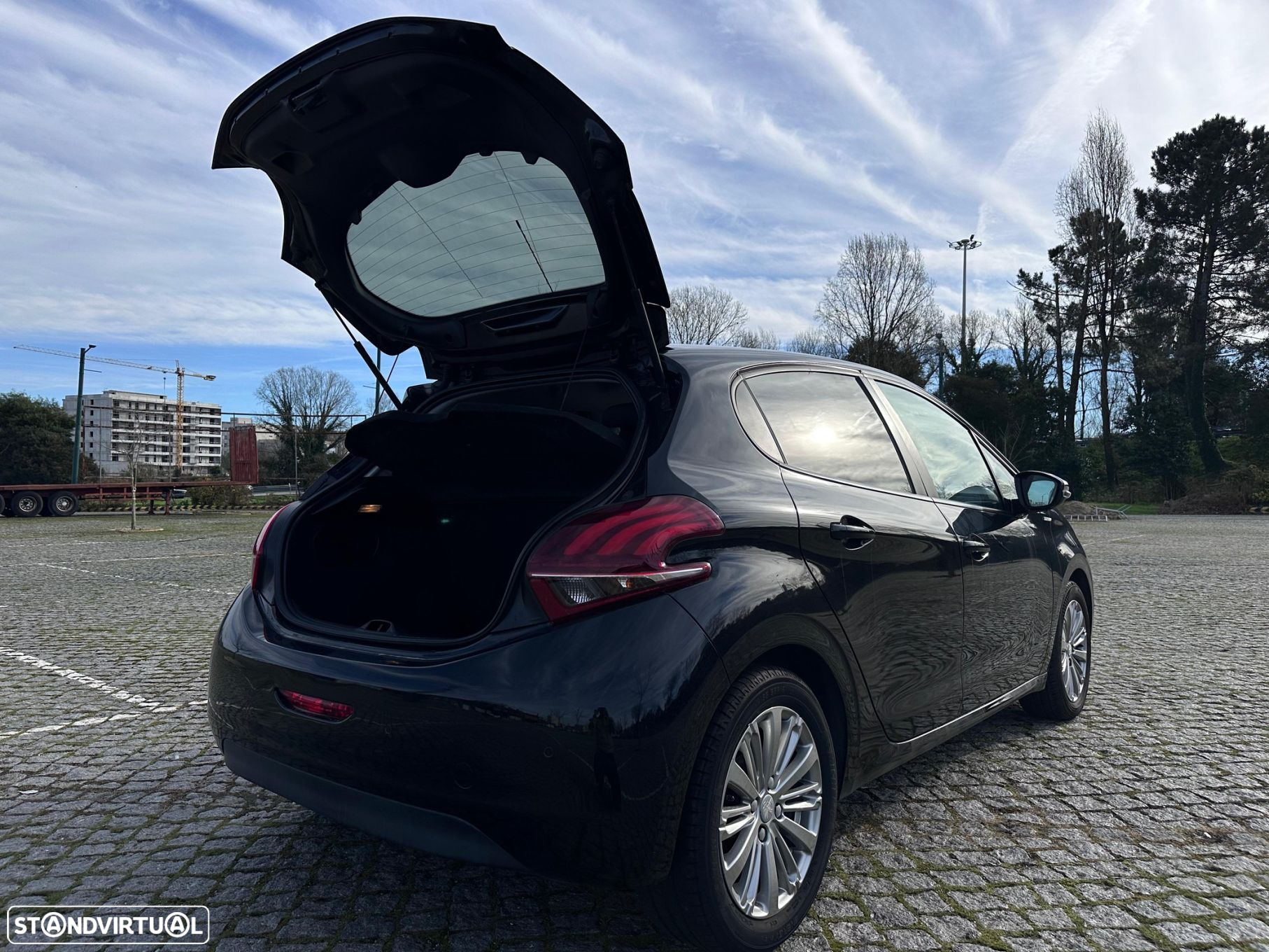 Peugeot 208 - 18