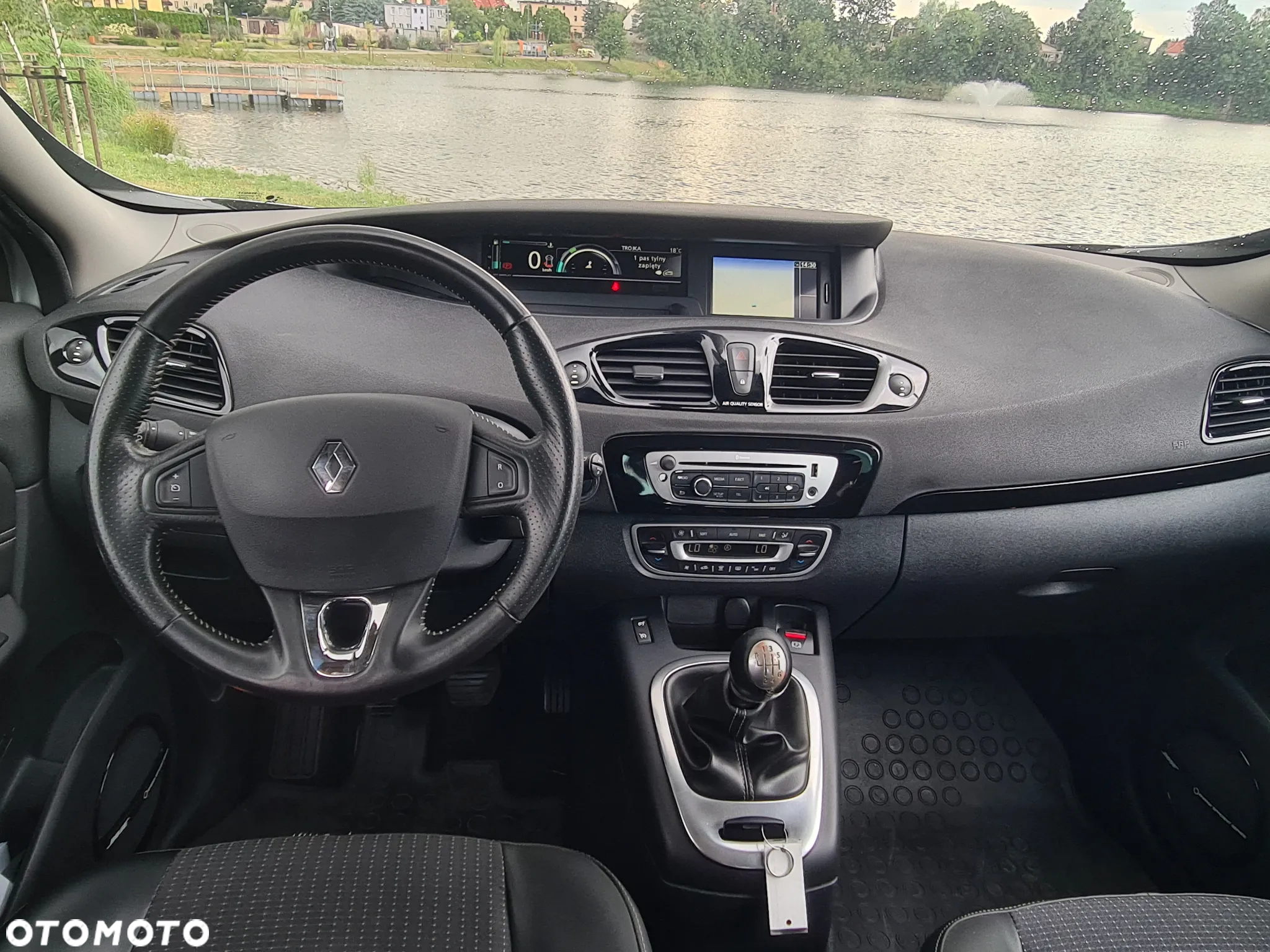 Renault Scenic dCi 160 Bose Edition - 17