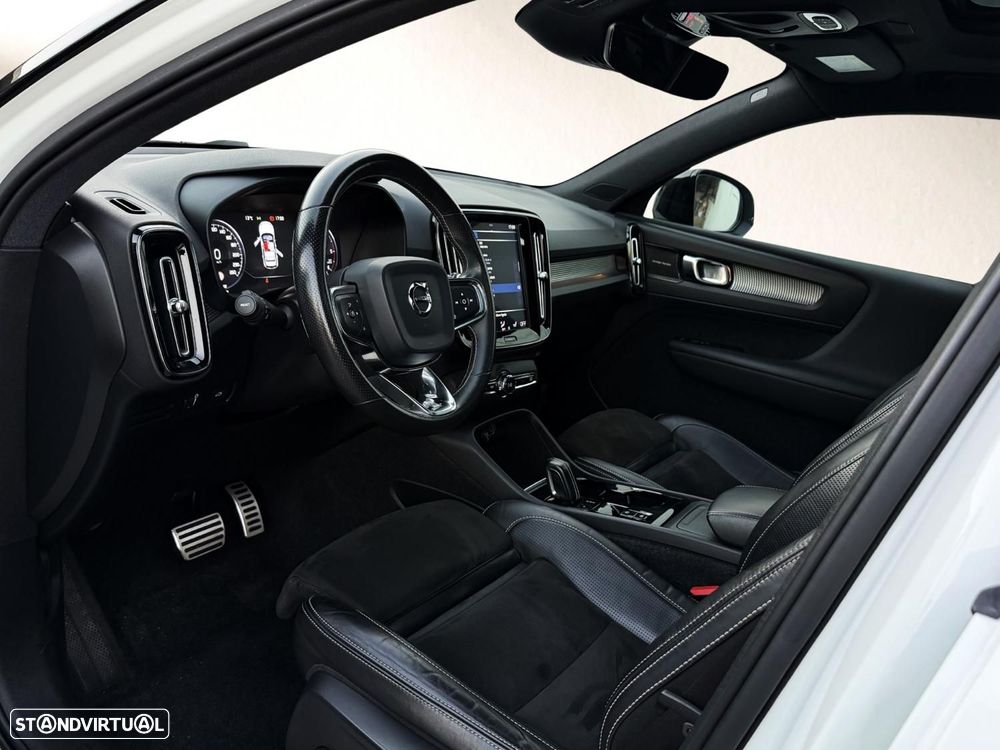 Volvo XC 40 2.0 D4 R-Design Intro AWD - 4