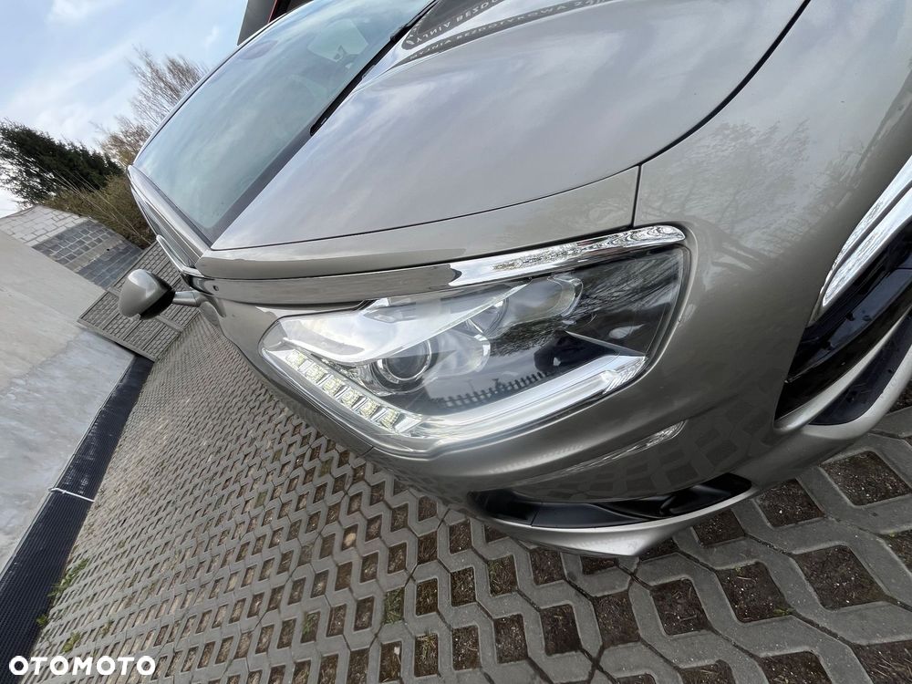 Citroën DS5 2.0 HDi SoChic - 23