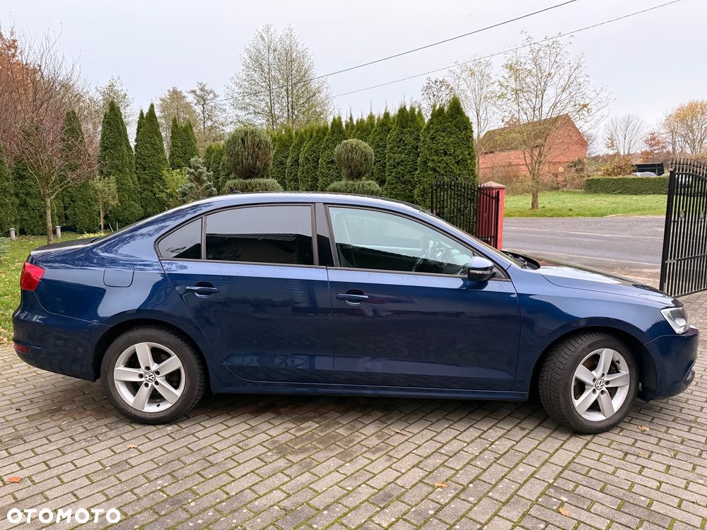 Volkswagen Jetta - 11
