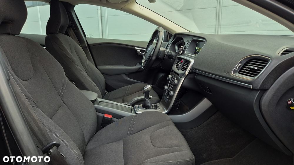 Volvo V40 T3 Momentum - 25