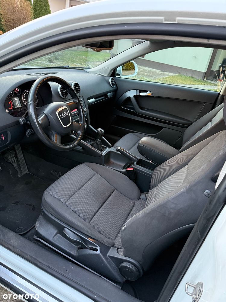 Audi A3 3-drzwiowe 1.6 TDI DPF S line Sportpaket - 16
