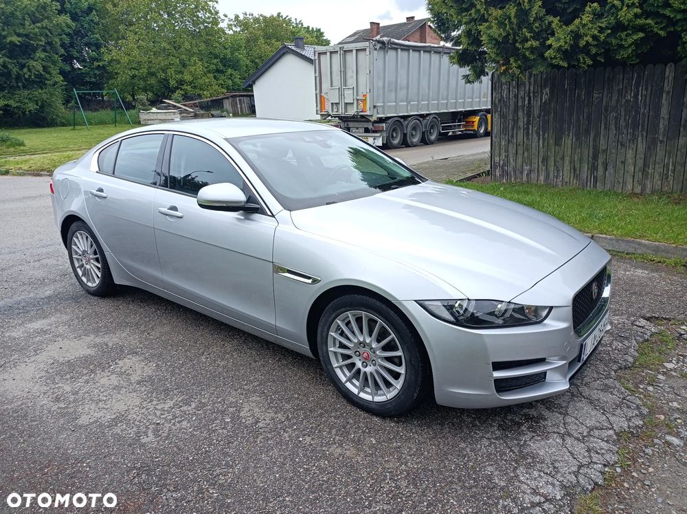 Jaguar XE 2.0 D Prestige - 1