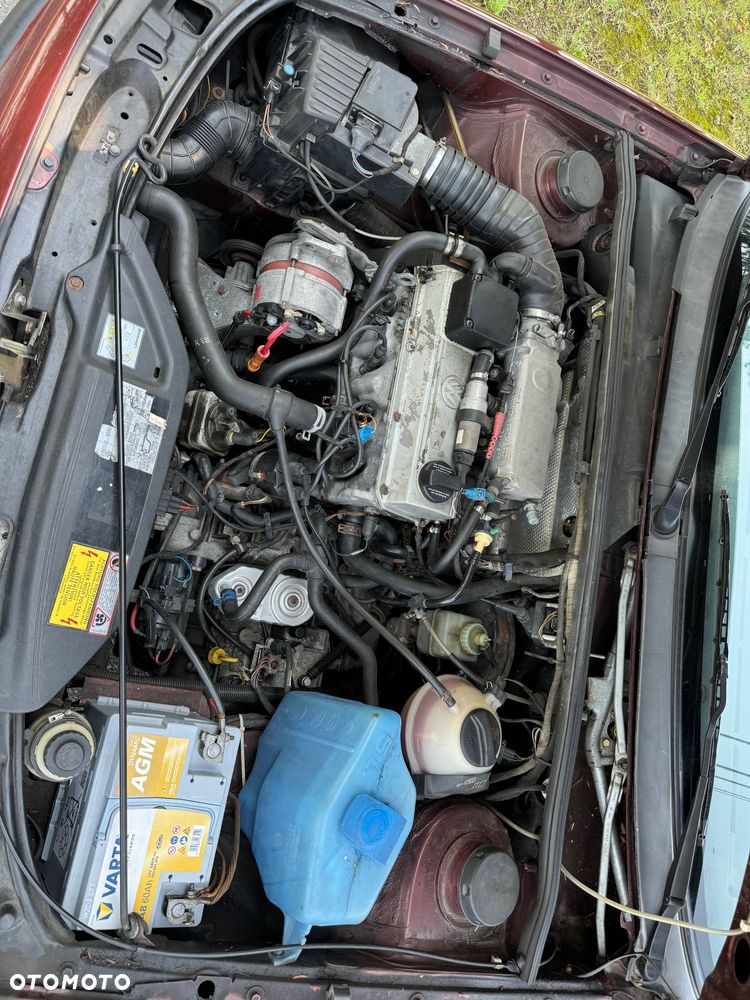 Volkswagen Passat 2.0 GL - 24