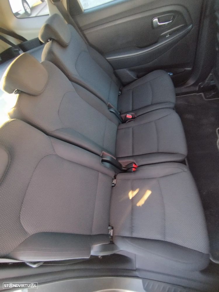 Kia Carens 1.7 CRDi ISG TX - 12