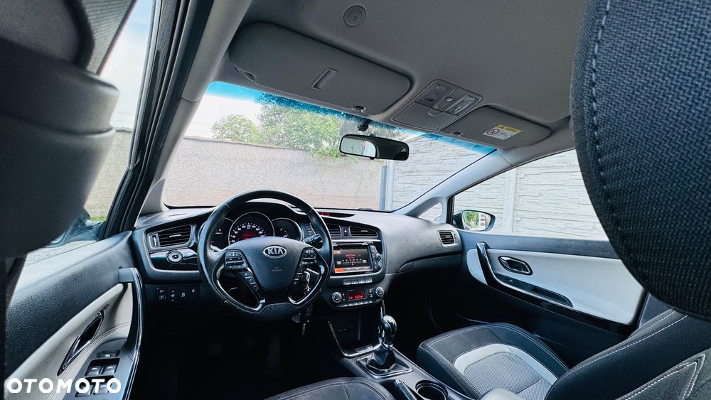 Kia Ceed 1.6 CRDi 128 Dream Team Edition - 34