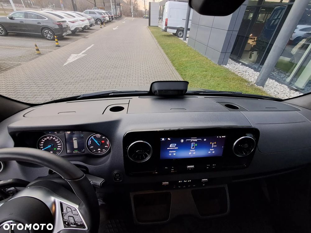 Mercedes-Benz E-SPRINTER - 23