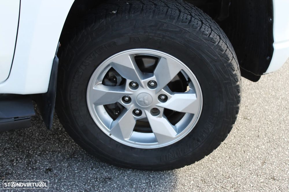 Mitsubishi L200 2.3 DI-D CD Invite 4WD - 19