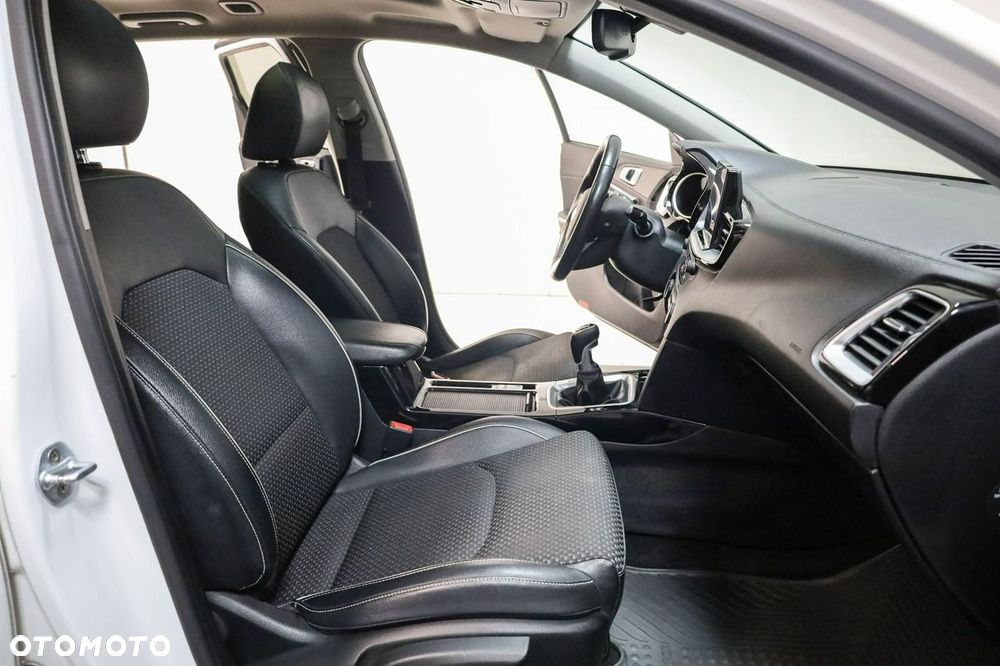 Kia Ceed 1.4 T-GDI L Business Line - 18