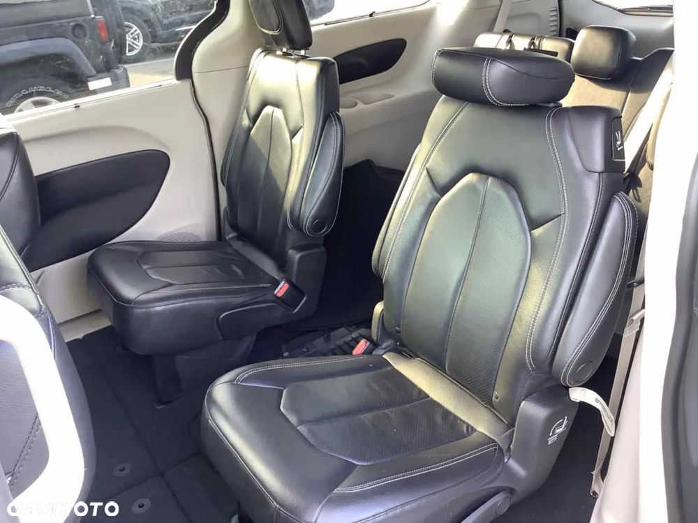 Chrysler Pacifica - 6