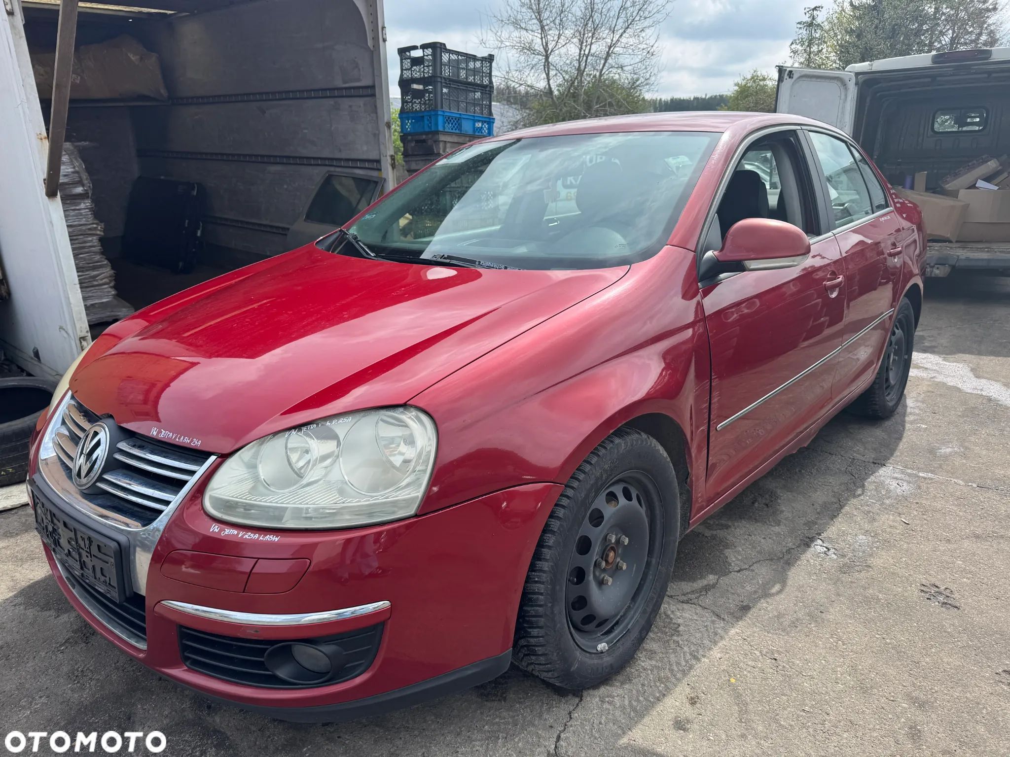 VW JETTA V 1.6 MPI 102KM 75kW BSE CZERWONY SEDAN NA CZĘŚCI - 1