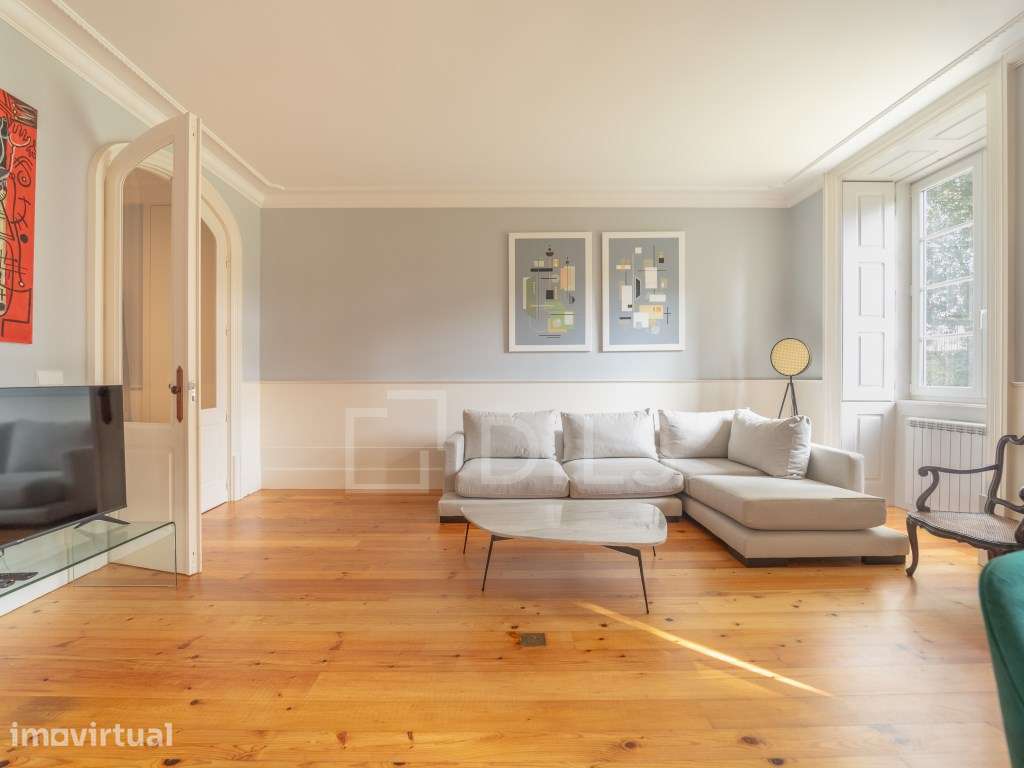 Apartamento T4 com garagem inserido em Palacete-Cedofeita - Grande imagem: 3/49
