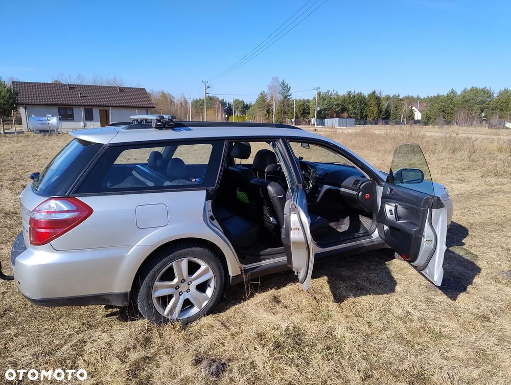 Subaru Outback 2.5i AT - 14