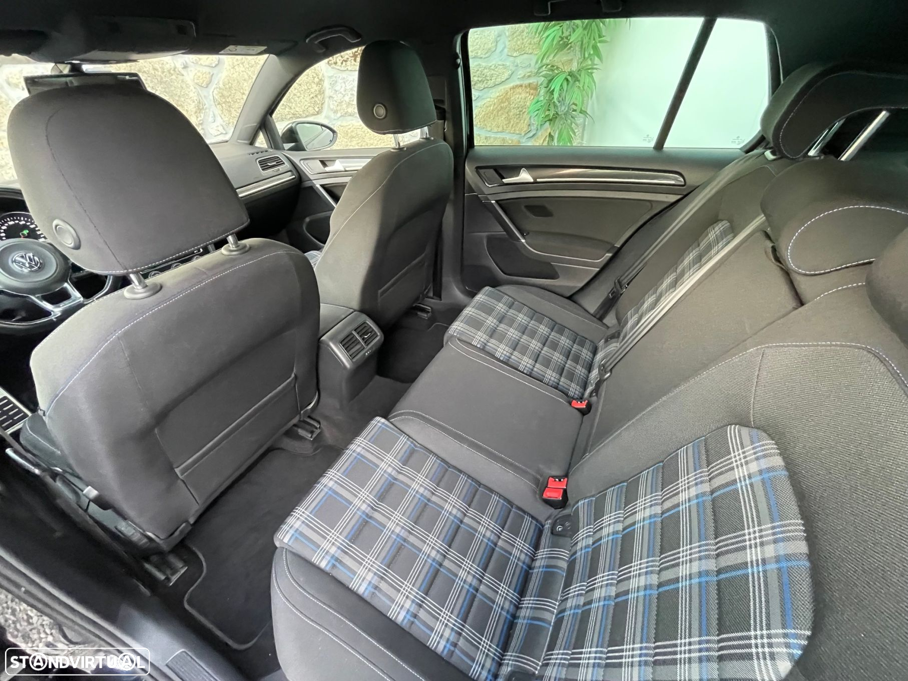 VW Golf 1.4 GTE Plug-In-Hybrid DSG - 12