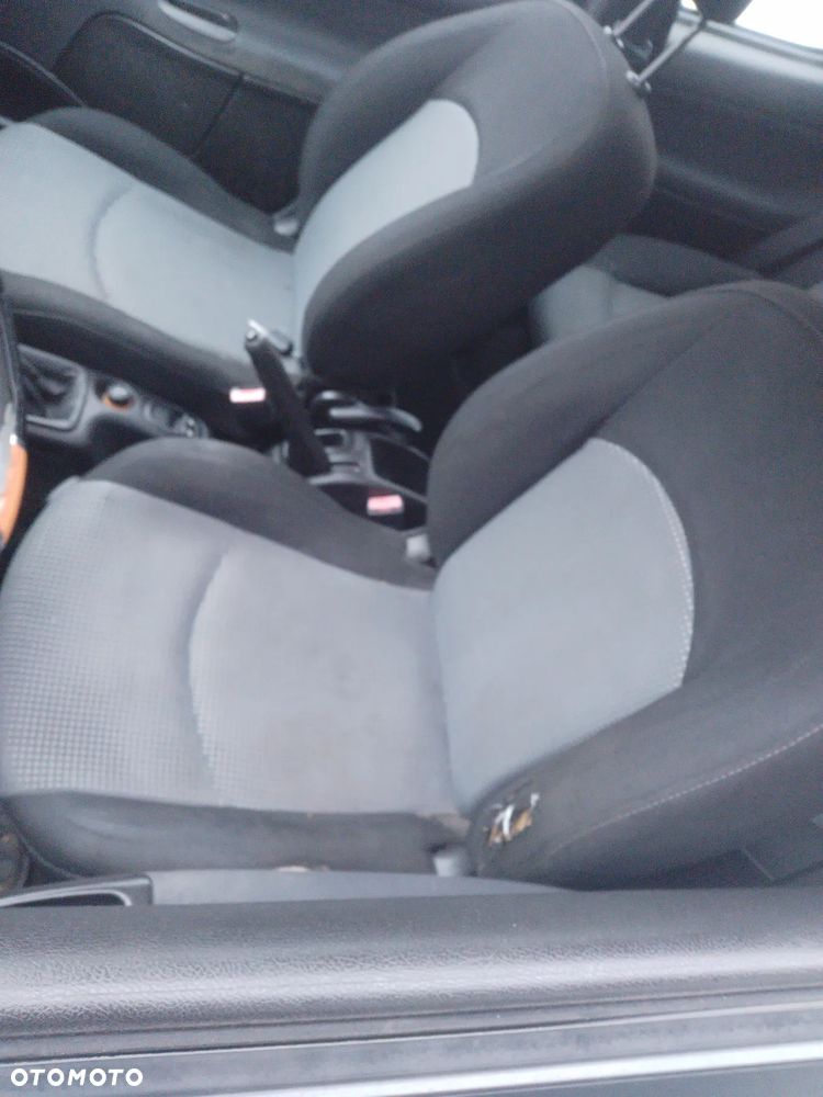 PEUGEOT 206  1.4 HDi 70 (DV4TD)- LAMPA TYŁ PRAWA LEWA - 21