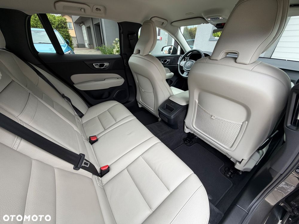Volvo V60 Cross Country D4 AWD - 17