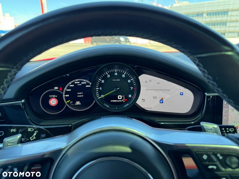 Porsche Panamera 4 E-Hybrid - 12