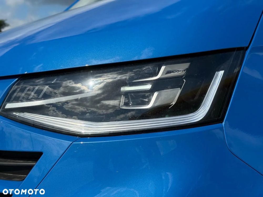 Volkswagen Caravelle - 10