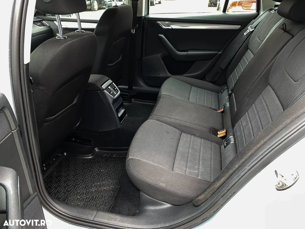 Skoda Octavia 2.0 TDI DSG Ambition - 11