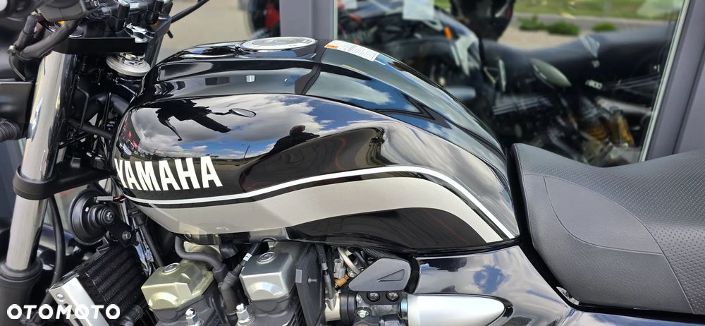Yamaha XJR - 32
