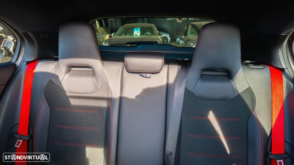 Mercedes-Benz A 35 AMG 4Matic Speedshift DCT 7G - 24