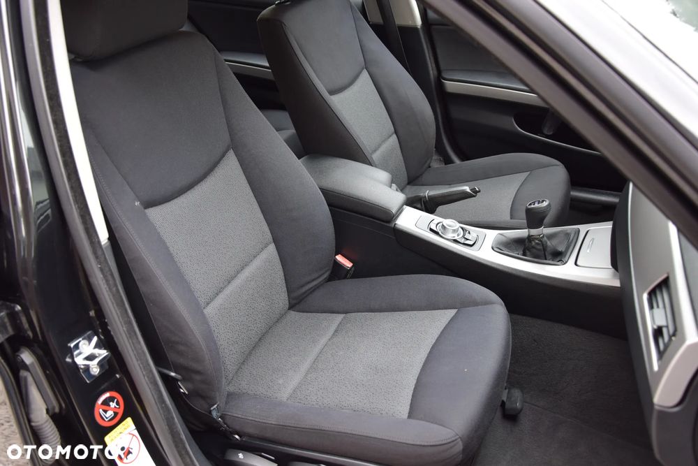 BMW Seria 3 318i - 21