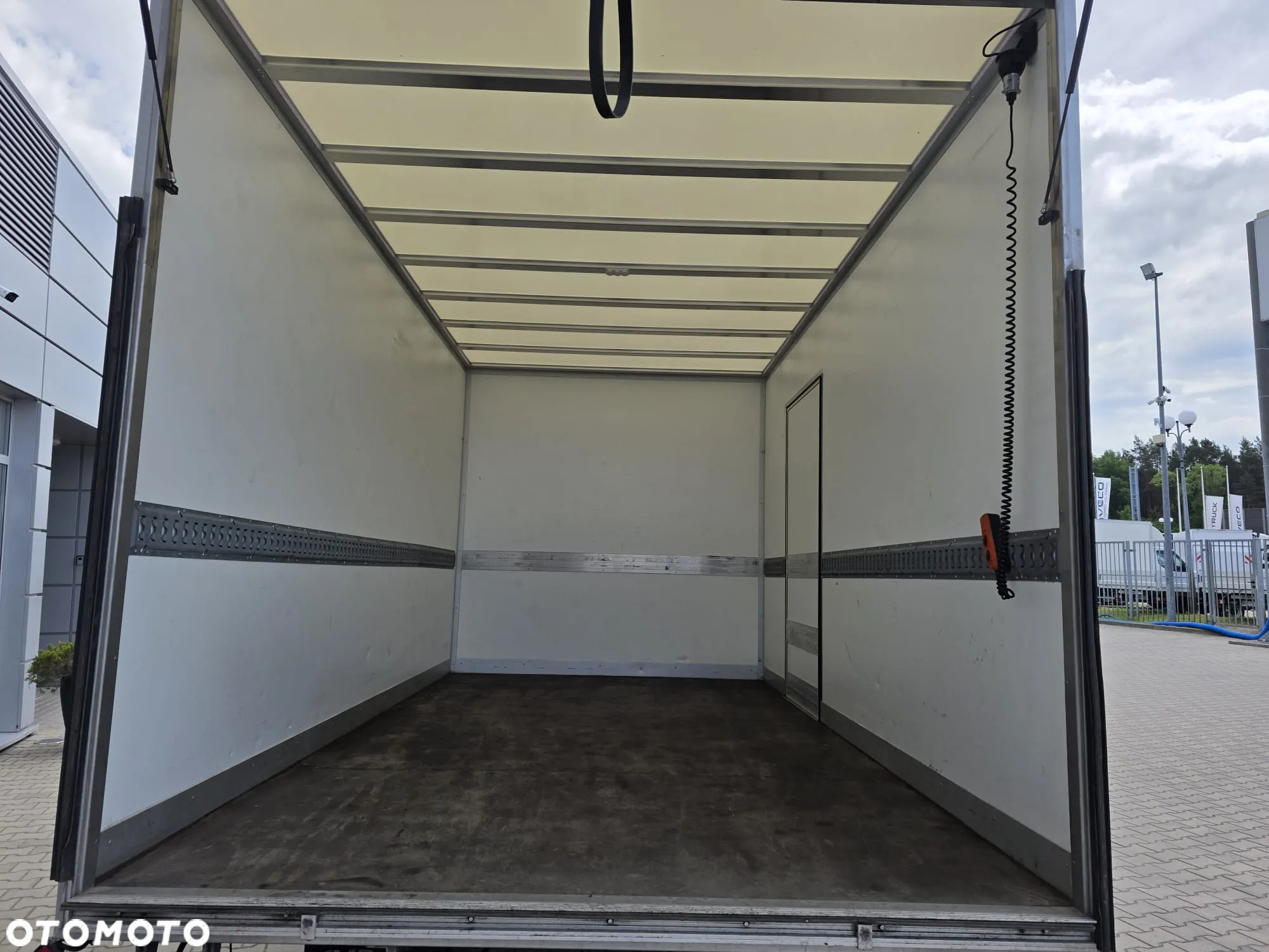 Iveco 50C18 Kontener z winda 1000 Kg 8EP Krajowy Ledy Nawigacja Wzmocniony - 9