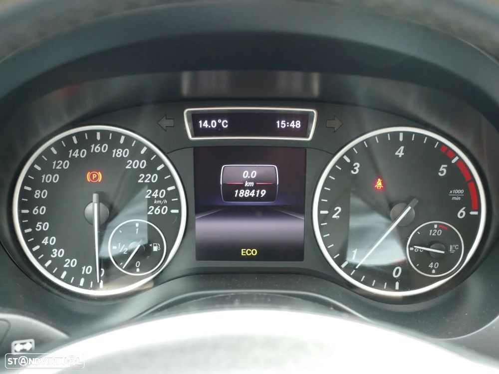 Mercedes-Benz A 180 d AMG Line - 16