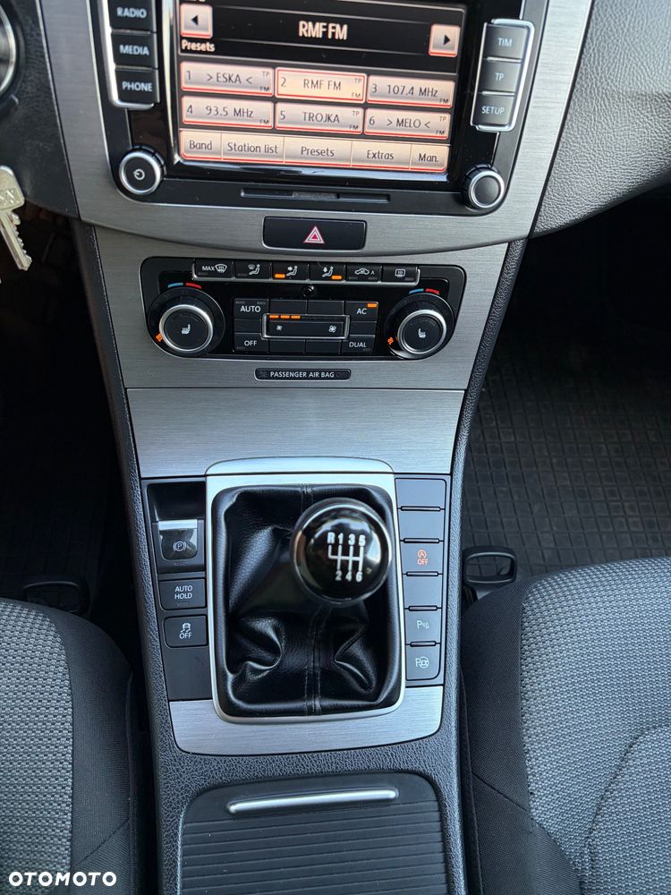 Volkswagen Passat 2.0 TDI DPF Comfortline - 19
