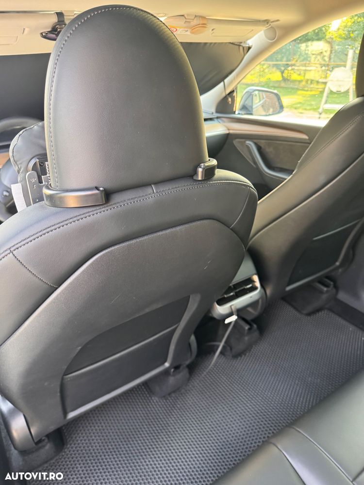 Tesla Model Y Long Range AWD Premium - 12