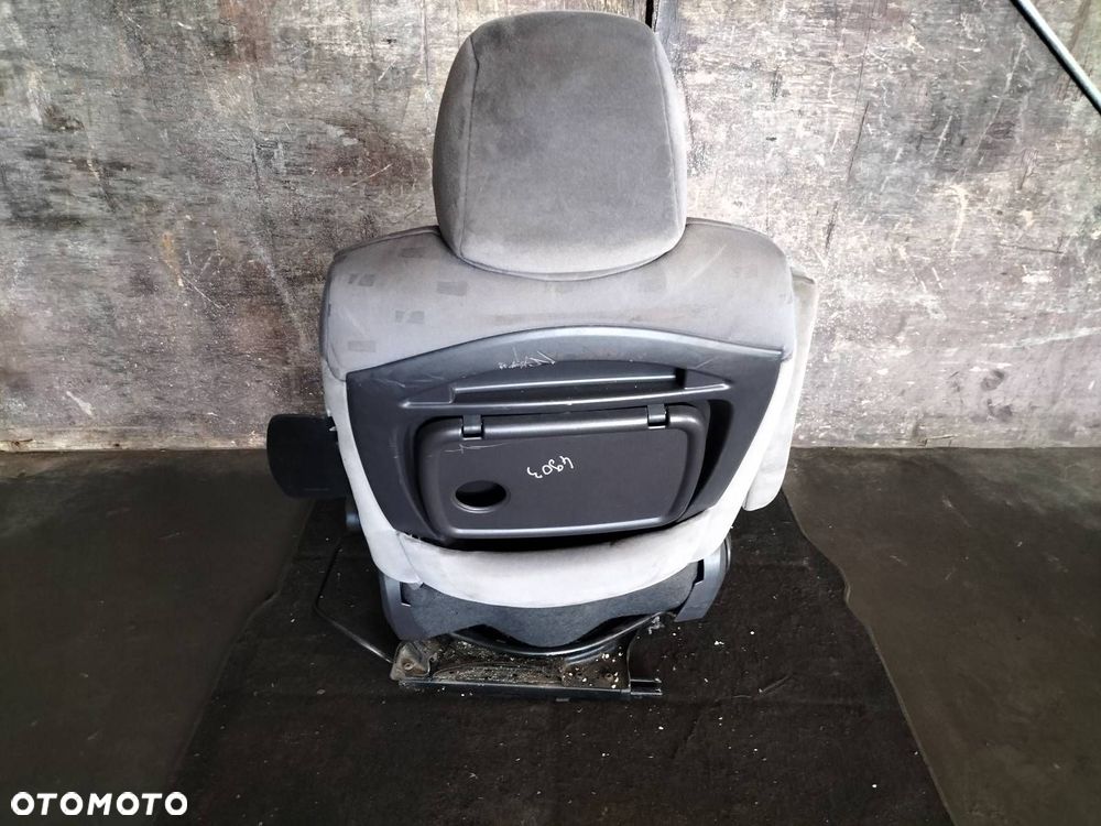 FOTEL LEWY PRZÓD OBROTOWY KIEROWCY PEUGEOT 807 I - 7