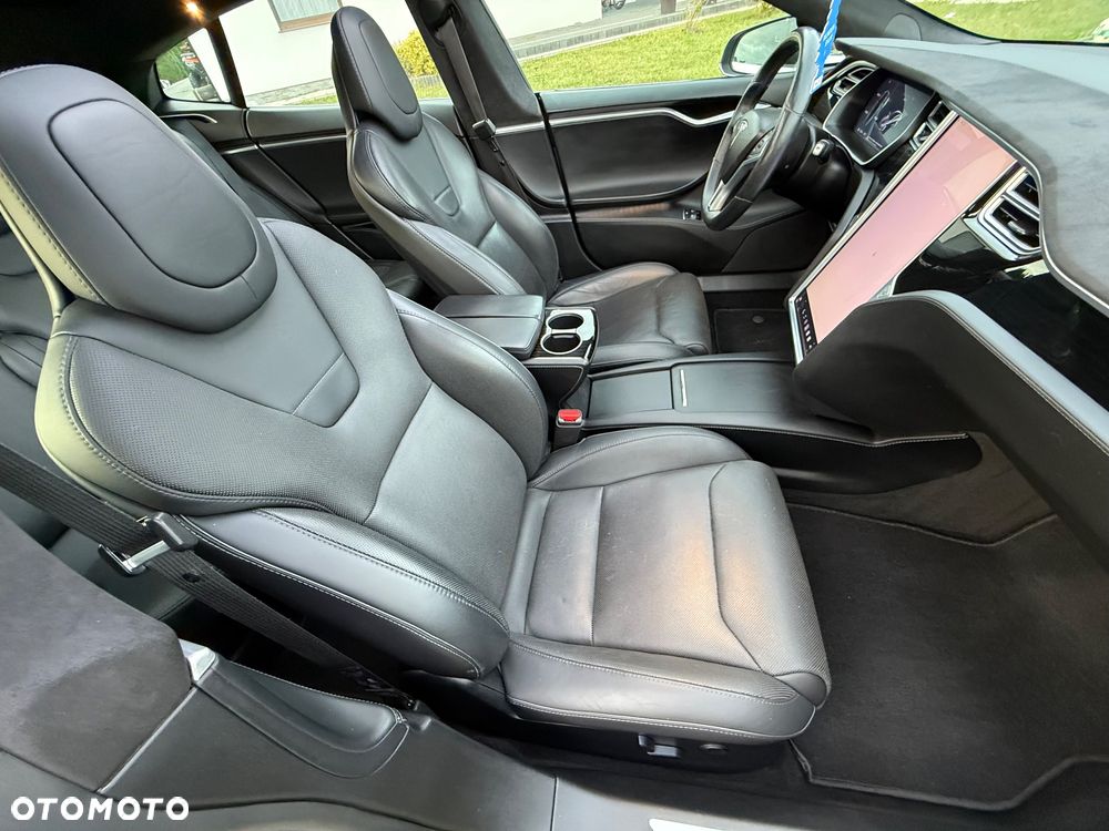 Tesla Model S - 9