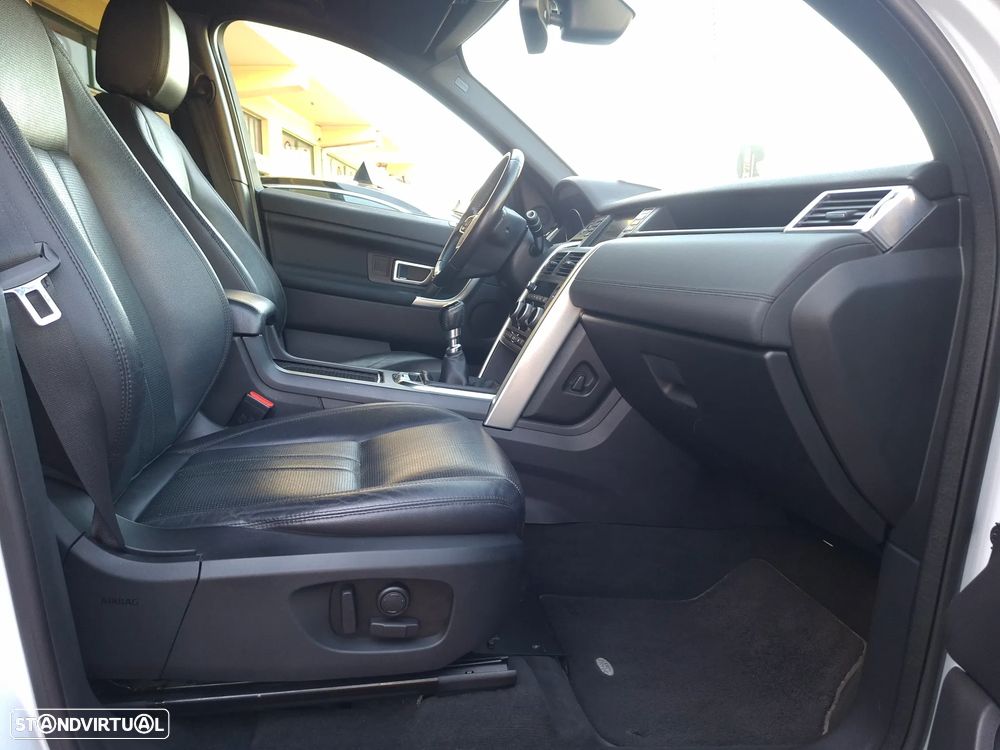 Land Rover Discovery Sport TD4 HSE Luxury - 23